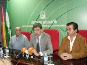 Presentados el nuevo presidente y asesor de la plaza de toros de Algeciras