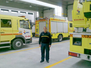 Manuel García guía a Algecirasalminuto.com por las instalaciones del parque de Bomberos