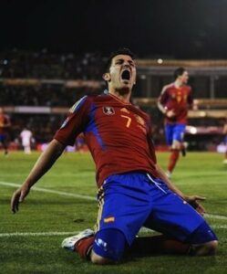 Villa engrandece a España