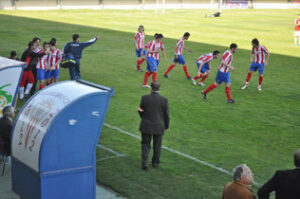 El poste salva al Algeciras (2-1)