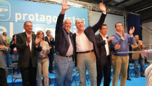 Landaluce se siente fuerte en el mitin donde le acompaña la primera figura del PP andaluz