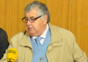 Bernardo Martín: "La solución no es pagar tres autobuses; el Ayuntamiento tiene que cumplir lo que dijo"