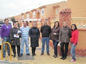El PA visita Las Aldeas de Getares y da a conocer su contrato programa con la barriada
