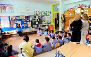 Escolares del "Manuel Tinoco" se inician en las artes plásticas creando un collage medioambiental