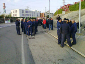 Los sindicatos valoran el "alto seguimiento" de los paros en las auxiliares del sector petroquímico