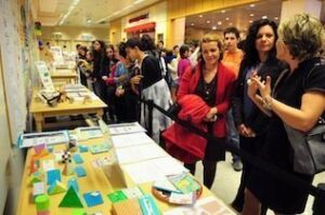 Alumnos del IES "Torre Almirante" muestran sus trabajos en el centro comercial "Bahía de Algeciras"