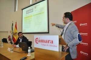 Éxito en la jornada sobre Facebook y otras redes sociales para mejorar tu empresa impartida por la Cámara