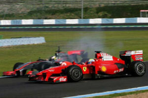 Alonso acaba sexto en Malasia tras tocarse con Hamilton