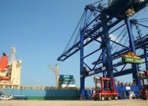 La compañía japonesa MOL realiza su primera escala en TTI Algeciras