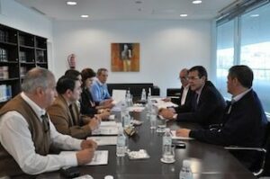 El comité ejecutivo de la Cámara se reúne con Hermenegildo González