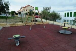 Inaugurado un nuevo parque infantil en la barriada de Los Pinos