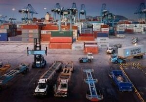 La Guardia Civil detiene a dos personas e interviene 325 kilos de cocaína en el puerto