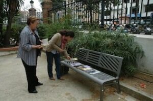 Algeciras se suma a la iniciativa de suelta de libros del proyecto "Bookcrossing"