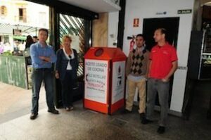 Los mercados de abastos de algecireños, primeros de la comarca con puntos de recogida de aceites domésticos