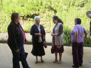 IU conoce las inquietudes del colectivo de enfermos de Alzheimer