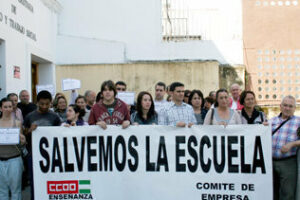 Los profesionales de Turismo se encierran para protestar por los despidos