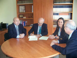 UNED y CEPSA renuevan para el próximo curso su convenio de colaboración