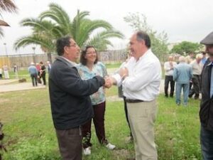 Landaluce visita en el primer día de campaña la barriada de El Saladillo