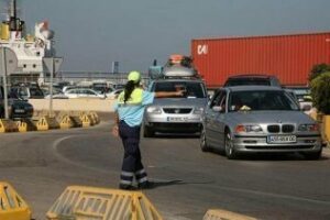 El tráfico de vehículos por el puerto descendió un 12% en el primer trimestre