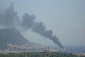 Alarma en Gibraltar por una explosión en un buque mientras repostaba