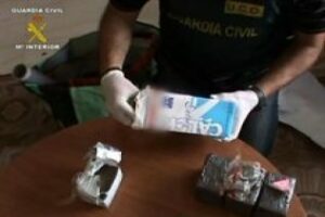 Desarticulada una red de 'narcos' que introducía hachís a través del Estrecho