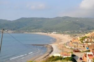 Dos heridos en un accidente entre dos turismos en Algeciras