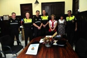 El Ayuntamiento premia al policía local que organizó el dispositivo en las últimas 12 ferias
