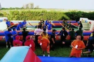 Un futbolín humano aumenta la diversión del Campus de Fútbol de Algeciras