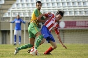 Javi Chico acepta el reto del Algeciras CF y seguirá como capitán albirrojo