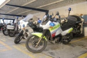 Dos policías locales heridos leves en un accidente de tráfico