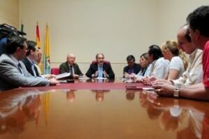 Landaluce se reúne con empresarios y sindicatos para coordinar medidas de creación de empleo