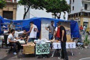 El movimiento 15-M algecireño transmite sus propuestas a las barriadas