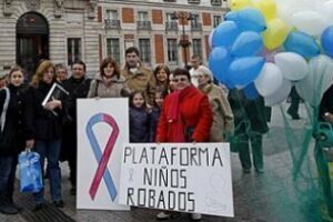 Ordenan la exhumación de dos bebés en La Línea por el caso de los niños robados