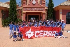 Más de un centenar de niños participan en el torneo de golf de Cepsa en La Cañada