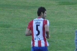 Jhony también se marcha al San Roque, que pretende a Roberto