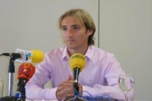 La UD Los Barrios pide la colaboración de los grupos políticos de la Villa