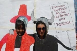 Democracia Real Ya aprovecha el domingo rociero para transmitir sus ideales con una 'performance'