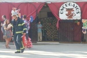 Un pequeño incendio en la cocina de la caseta Once Gatos pone en revuelo a las casetas colindantes