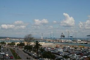 El aparcamiento del Llano Amarillo recobra hoy su superficie habitual tras el desmontaje la OPE