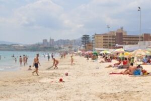 El balizamiento de playas estará listo en unos diez días por 52.000 euros menos que en 2010