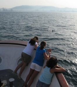 Los niños cierran el ciclo de visitas al puerto de Algeciras