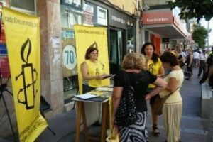 Amnistía Internacional de Cádiz recoge firmas en Algeciras
