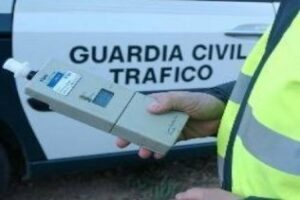 La DGT realizará controles de alcoholemia a unos 3.000 vehículos en la provincia durante la Campaña Especial