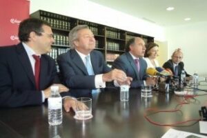 La comarca refuerza su unión para que se haga realidad el enlace de Algeciras con la frontera francesa a través de Madrid