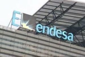 Endesa invierte 625.000 euros en mejoras en una línea de alta tensión entre Getares, Algeciras, y Tarifa