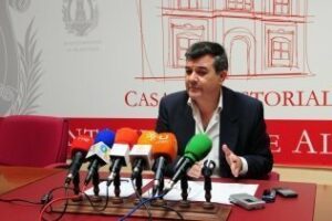 Fernández considera indignante que el PSOE aplauda la petición de 7,5 millones al Ayuntamiento