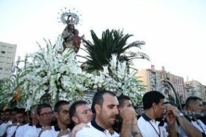 La Virgen del Carmen sale hoy en procesión hasta las aguas de la Bahía