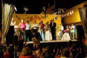 Actuación del coro "Añoranzas del Estrecho" en la AAVV "Manuel de Falla"