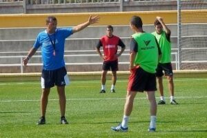 Yiyi se ha llevado una sorpresa agradable" por la intensidad de sus jugadores en el primer entrenamiento del Algeciras