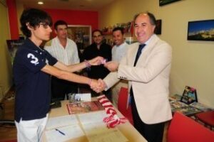 Landaluce se suma a la campaña de captación de abonados del Algeciras C.F.